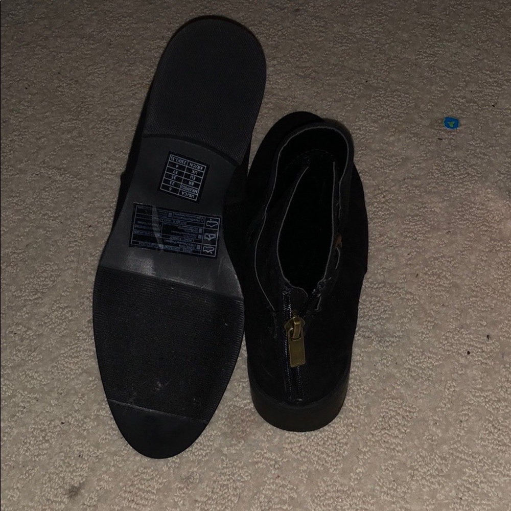Shoes - Picture 4 of 4